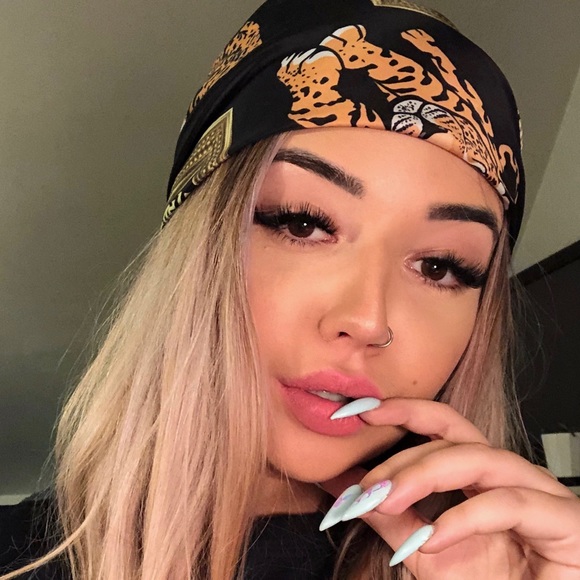 Meet your Posher, Alexis - Picture 1 of 1